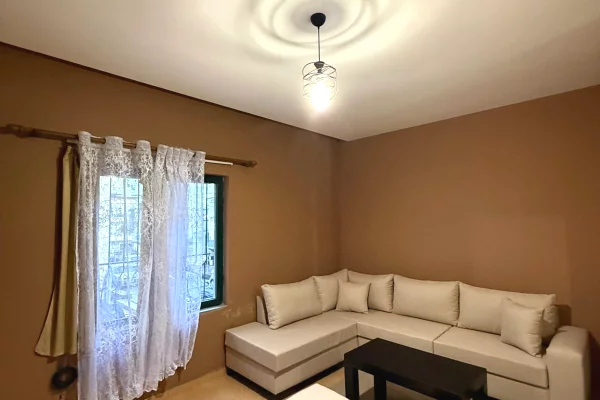 Shtepi me qera Apartament ne Tirane, 2+1, Mobilimi E mobiluar, Pagesa 550  Euro.