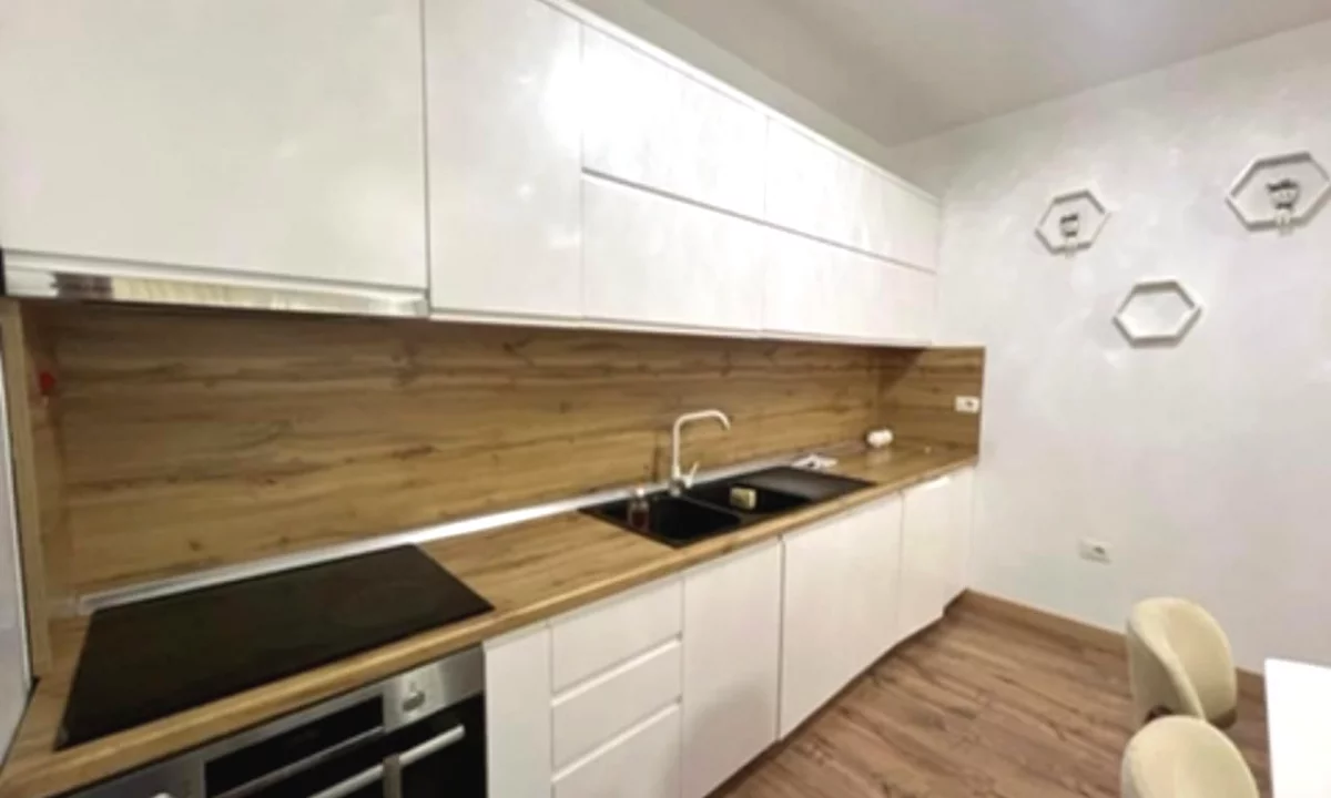 Shtepi me qera Apartament ne Tirane, 2+1, Mobilimi E mobiluar, Pagesa 60,000  Leke.