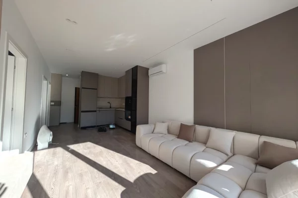 Shtepi me qera 2+1 ne Tirane - 80,000 Leke