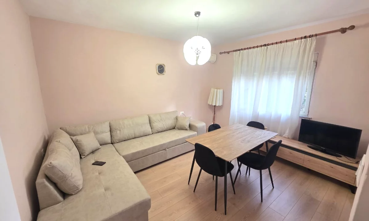 Appartamento in affitto a Tirana 1+1, Arredato