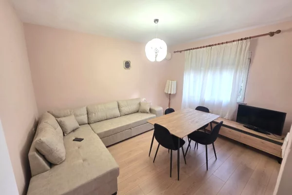 Jepet me qera apartament 1+1 Myslym Shyri Tek Drejtoria Policise.!