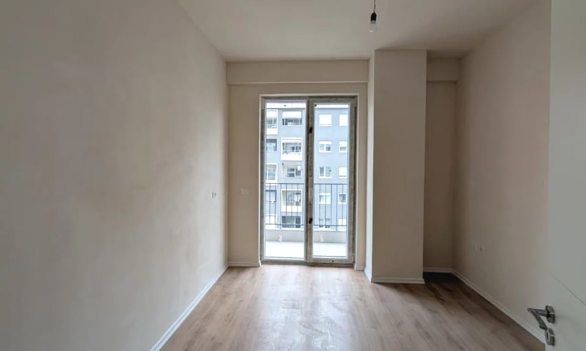 Shtepi ne shitje Apartament ne Tirane, 3+1, Mobilimi E mobiluar, Pagesa 37,380,000  Leke.