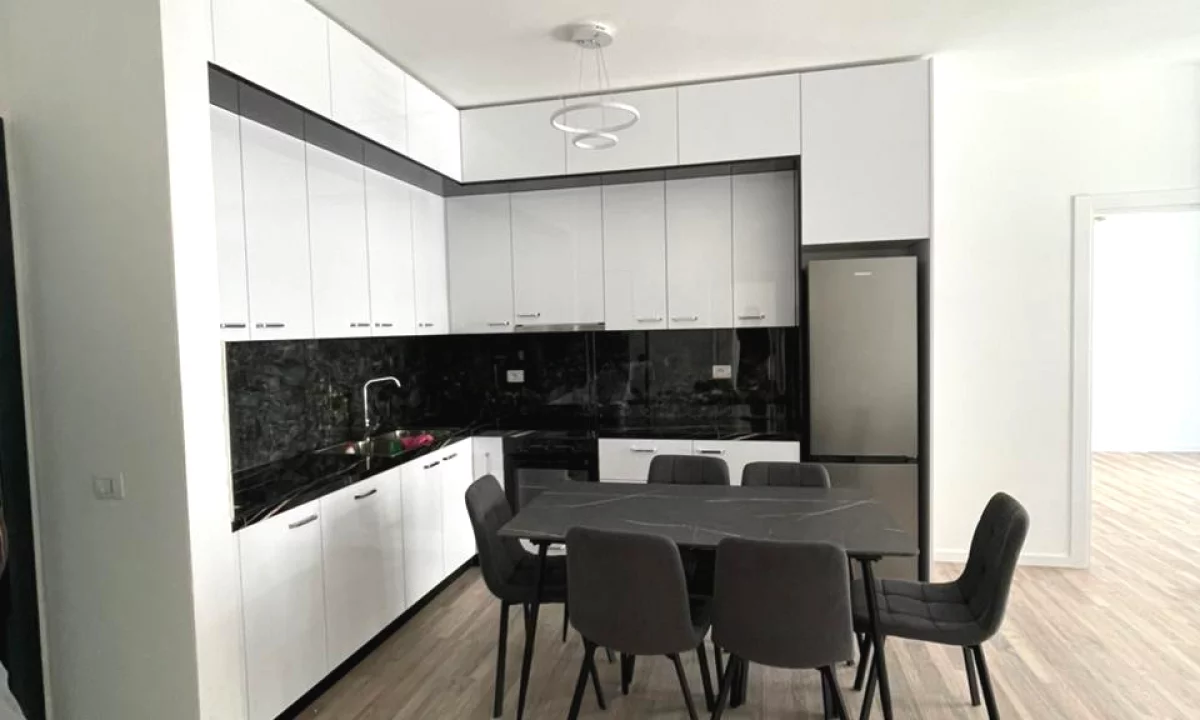 Shtepi me qera Apartament ne Tirane, 3+1, Mobilimi Pjeserisht e mobiluar, Pagesa 50,000  Leke.