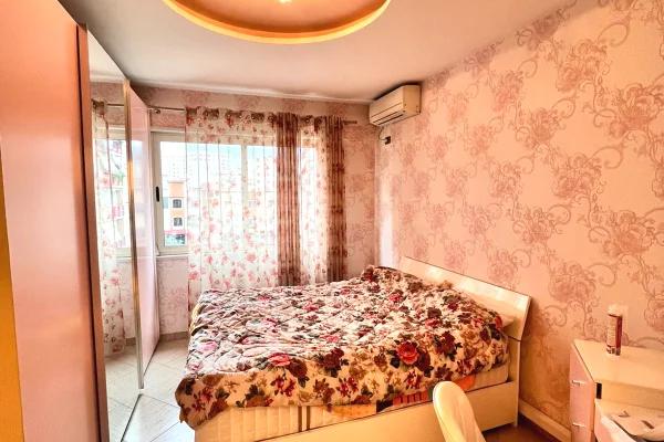 Shtepi me qera 2+1 ne Tirane - 700 Euro