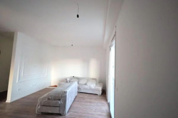 Shtepi me qera 1+1 ne Tirane - 65,000 Leke