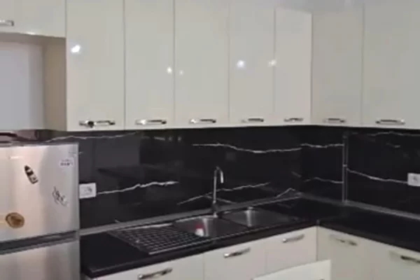 Shtepi me qera Apartament ne Tirane, 2+1, Mobilimi E mobiluar, Pagesa 700  Euro.