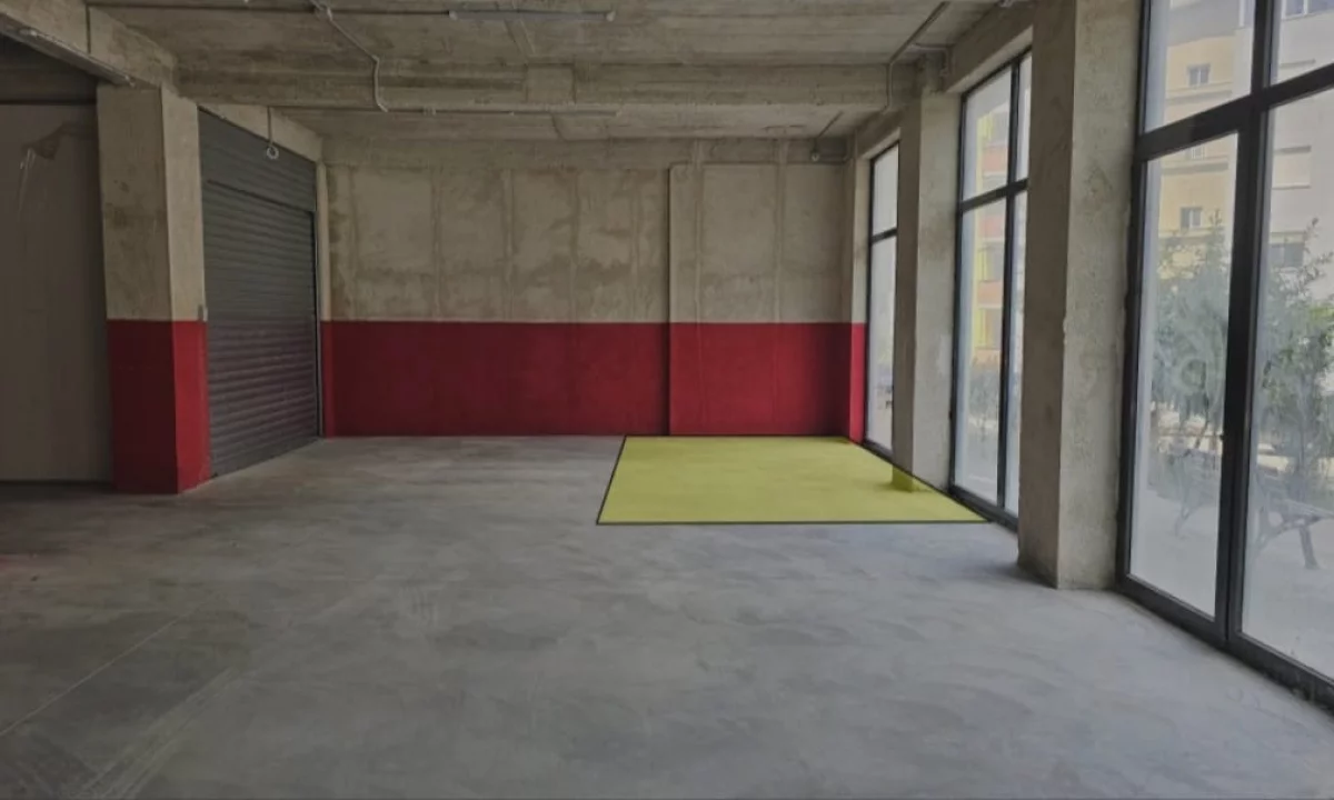 ☀️☀️Shitet garazh nen toke tek : Rruga  e Ullishtes,Kopeshti Botanik,Liqeni i Thate.