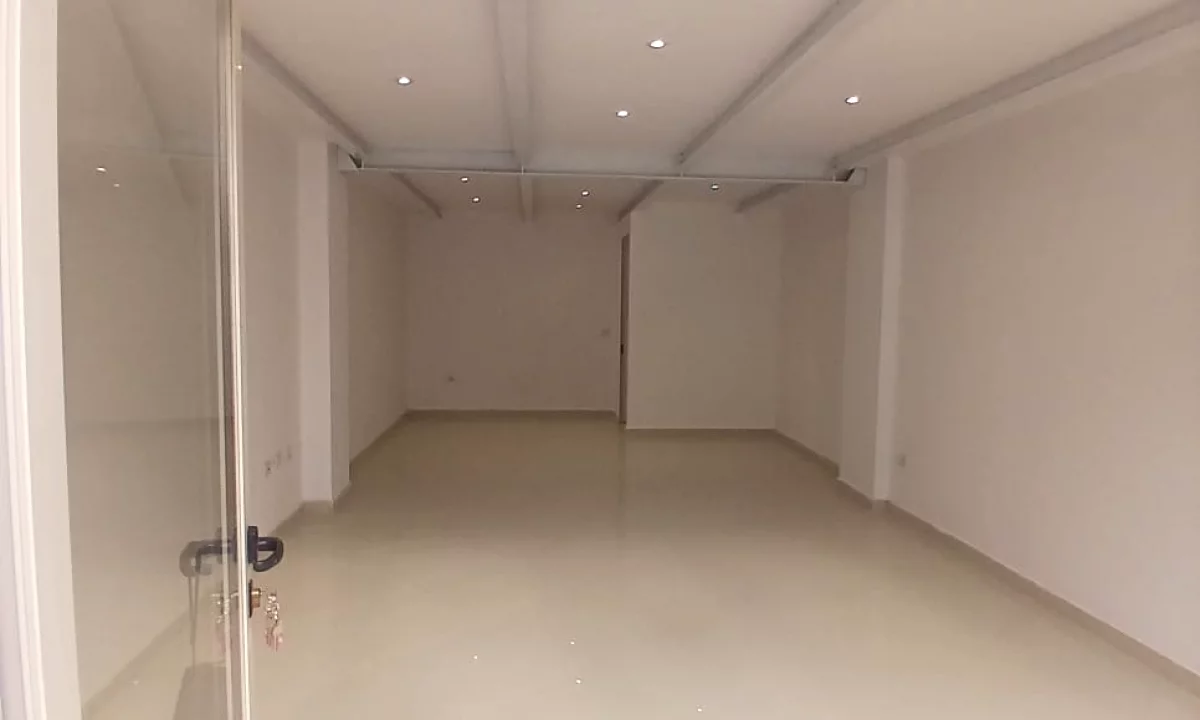 Jepet ambjent bisnesi dubleks me qera tek Rruga Petrela, Bulevardi i Ri.