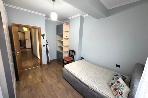 Shtepi me qera Apartament ne Tirane, 2+1, Mobilimi E mobiluar, Pagesa 80,000  Leke.