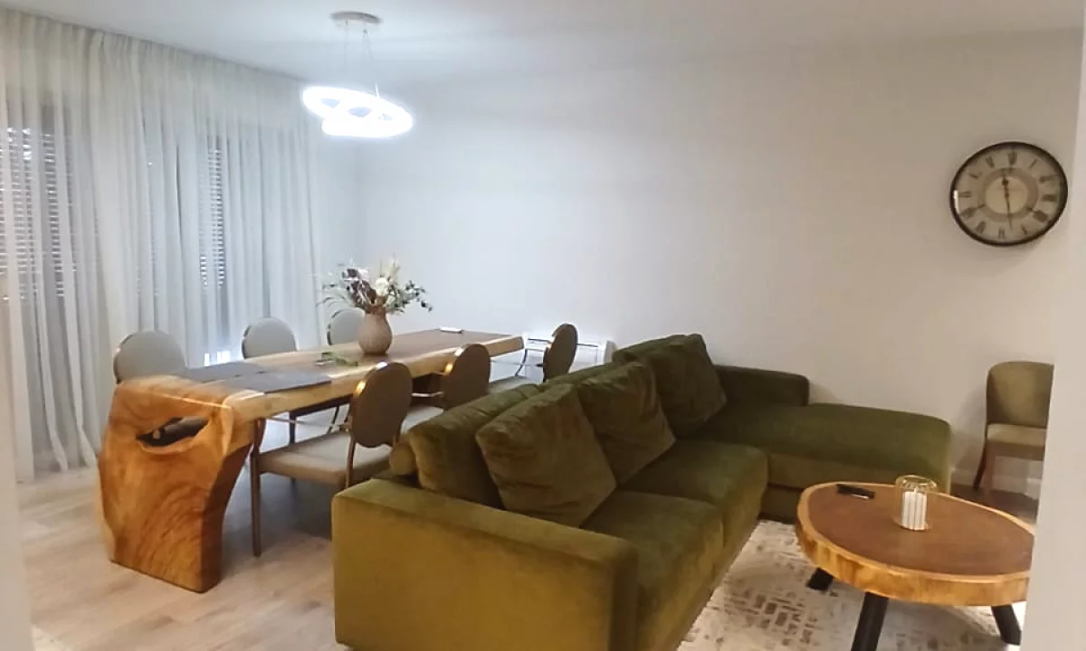 Shtepi ne shitje Apartament ne Tirane, 2+1, Mobilimi E mobiluar, Pagesa 240,000  Euro.