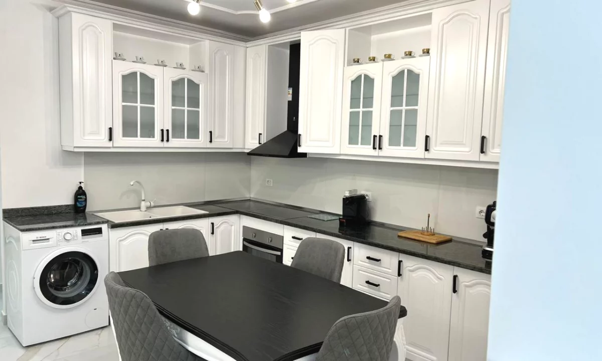 Shtepi me qera Apartament ne Tirane, 2+1, Mobilimi E mobiluar, Pagesa 1,200  Euro.