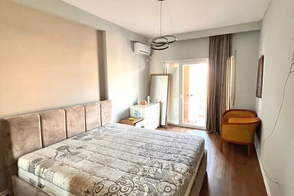 Shtepi me qera Apartament ne Tirane, 2+1, Mobilimi E mobiluar, Pagesa 1,100  Euro.