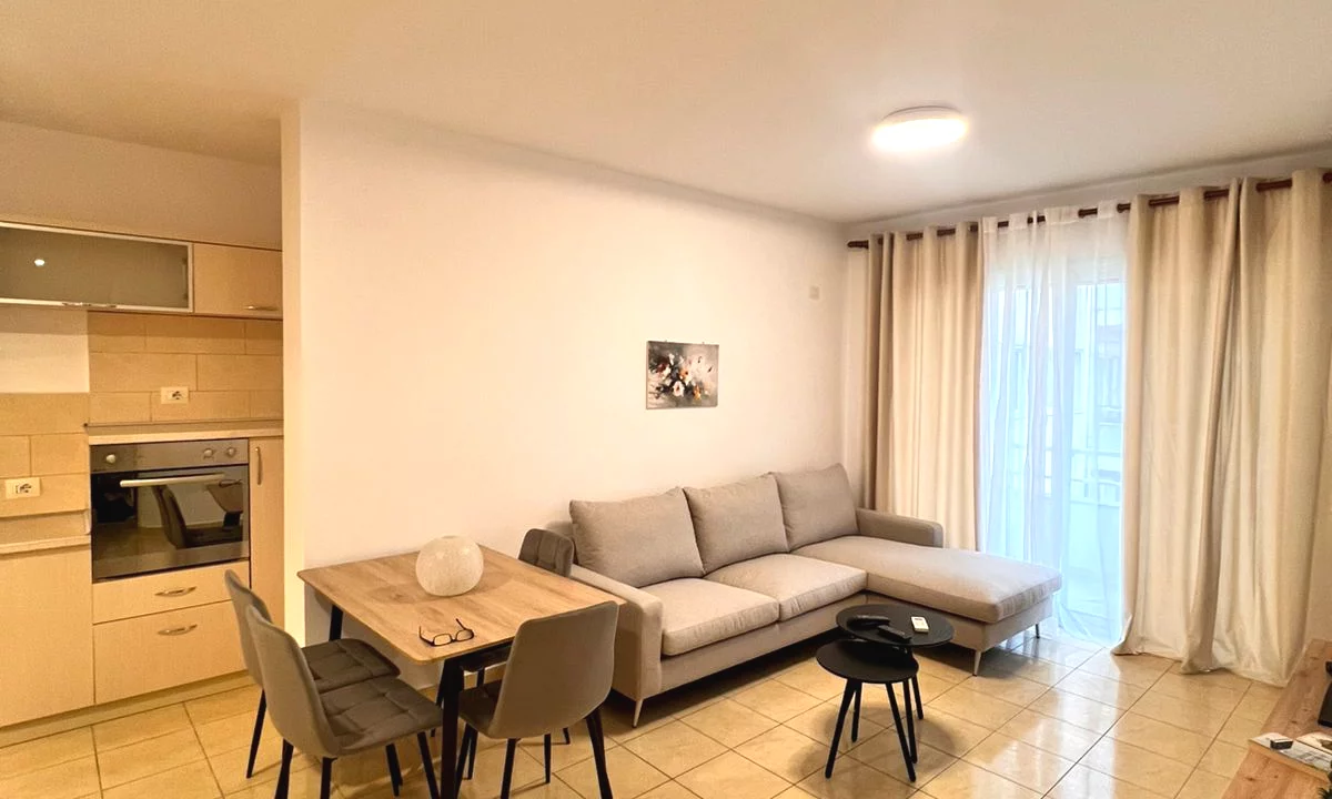 Shtepi me qera Apartament ne Tirane, 1+1, Mobilimi E mobiluar, Pagesa 50,000  Leke.