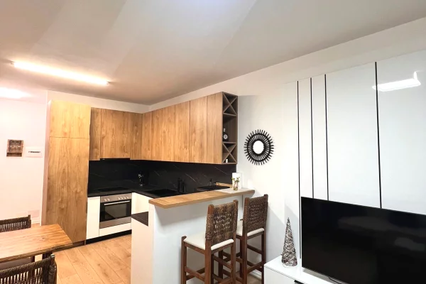 Shtepi me qera Apartament ne Tirane, 2+1, Mobilimi E mobiluar, Pagesa 70,000  Leke.