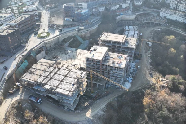 Shtepi ne shitje Apartament ne Tirane, 2+1, Mobilimi E mobiluar, Pagesa 155,000  Euro.