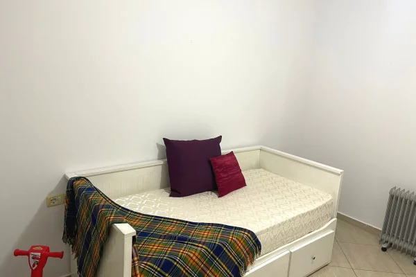 Shtepi me qera 2+1 ne Tirane - 70,000 Leke