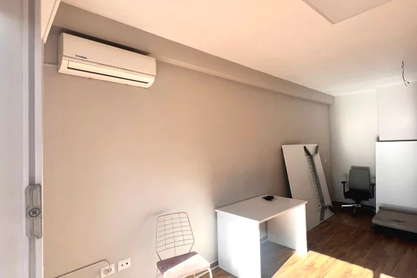 Jepet me qera ambjent biznesi te 21  Dhjetori+ 2 Poste Parkimi