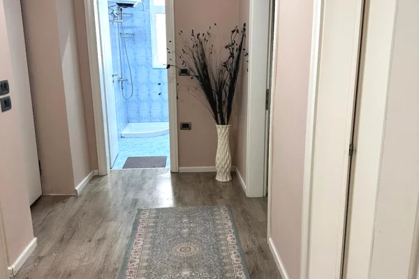 Shtepi me qera 2+1 ne Tirane - 700 Euro