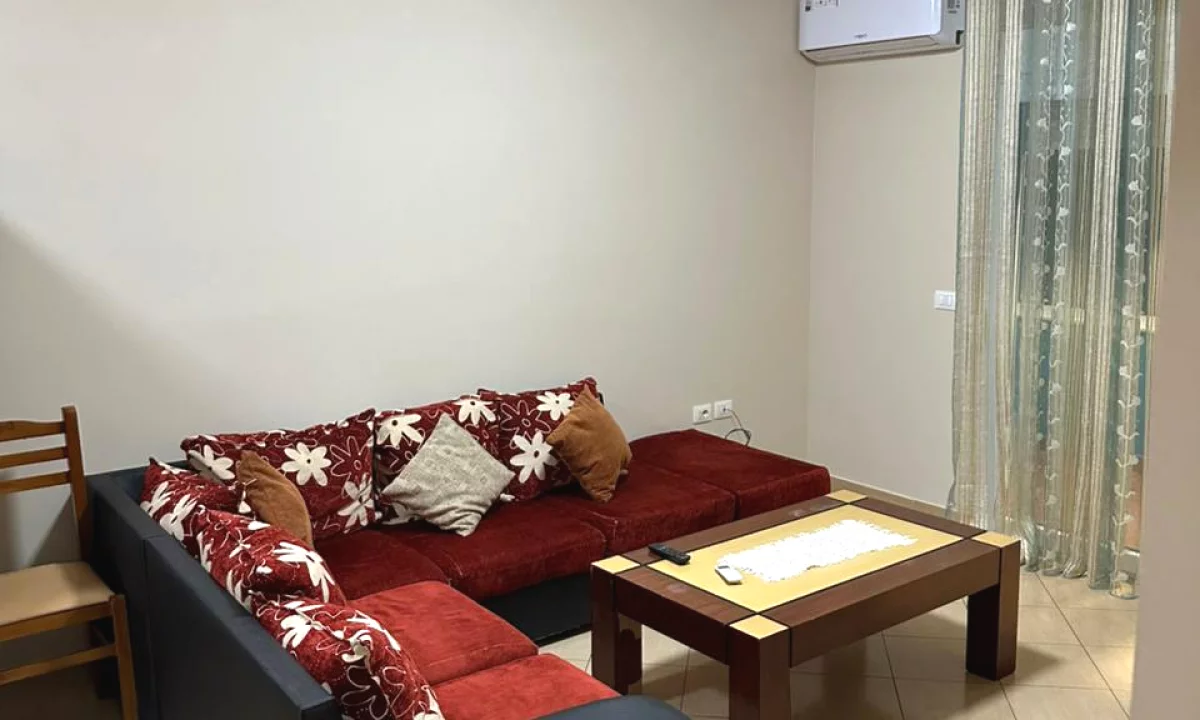 Shtepi me qera Apartament ne Tirane, 1+1, Mobilimi E mobiluar, Pagesa 40,000  Leke.