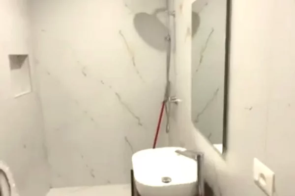 Shtepi me qera 2+1 ne Tirane - 900 Leke