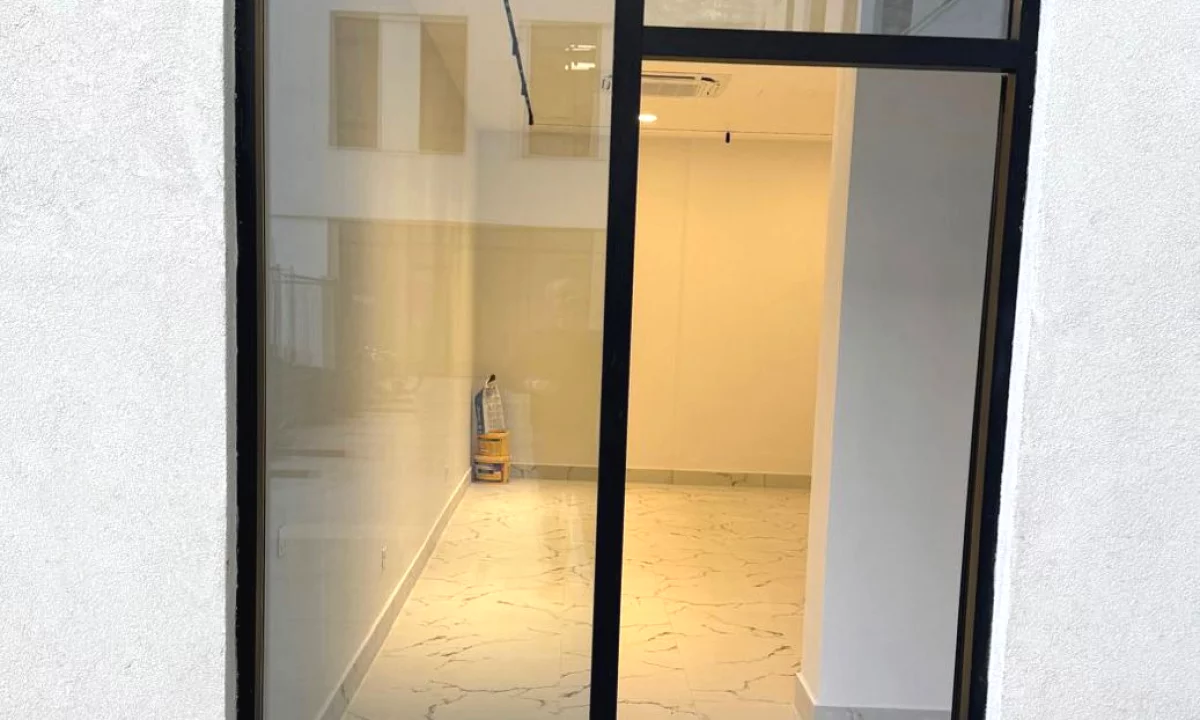 🏡 Jepet me qera ambient bisnesi tek Donika Center,Rruga Mine Peza!