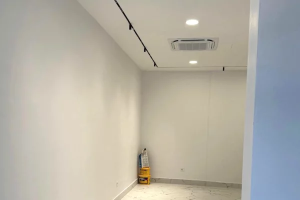 🏡 Jepet me qera ambient bisnesi tek Donika Center,Rruga Mine Peza!