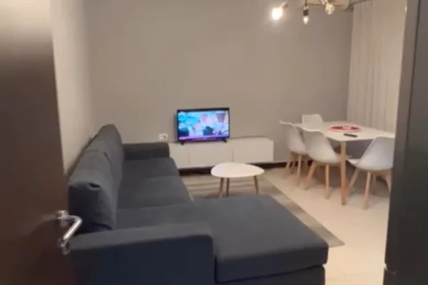 Shtepi me qera 1+1 ne Tirane - 65,000 Leke