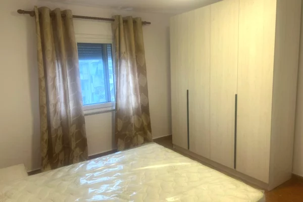 Shtepi me qera 1+1 ne Tirane - 50,000 Leke