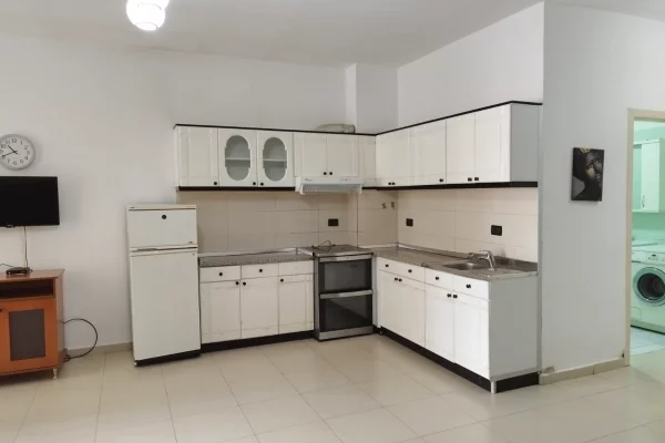 Shtepi me qera 2+1 ne Tirane - 40,000 Leke