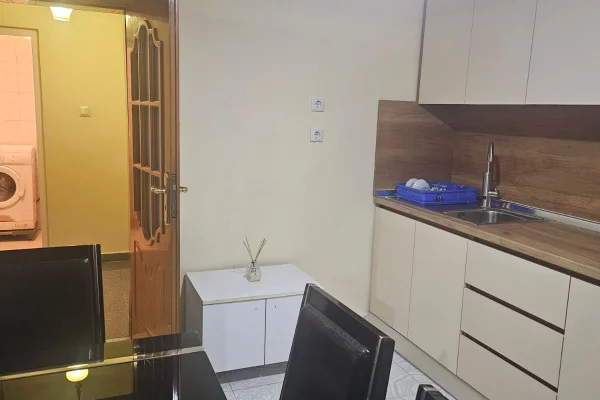  Jepet me qera apartamenti 1+1 te Ish Parku 40.000 Leke