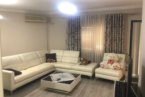Shtepi ne shitje Apartament ne Tirane, 2+1, Mobilimi E mobiluar, Pagesa 255,200  Euro.
