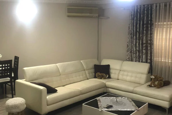 Shtepi ne shitje Apartament ne Tirane, 2+1, Mobilimi E mobiluar, Pagesa 255,200  Euro.