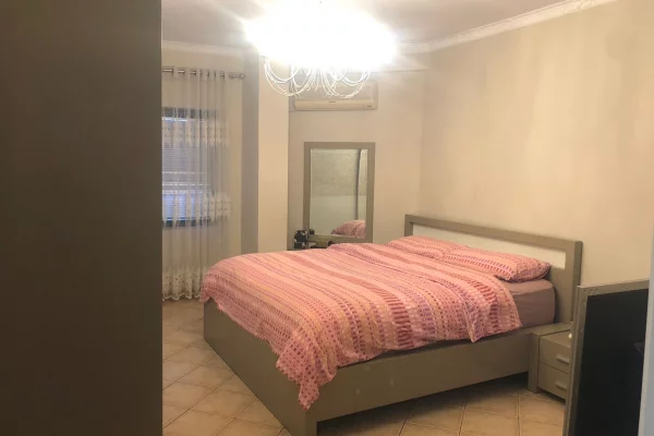 Shtepi ne shitje Apartament ne Tirane, 2+1, Mobilimi E mobiluar, Pagesa 255,200  Euro.