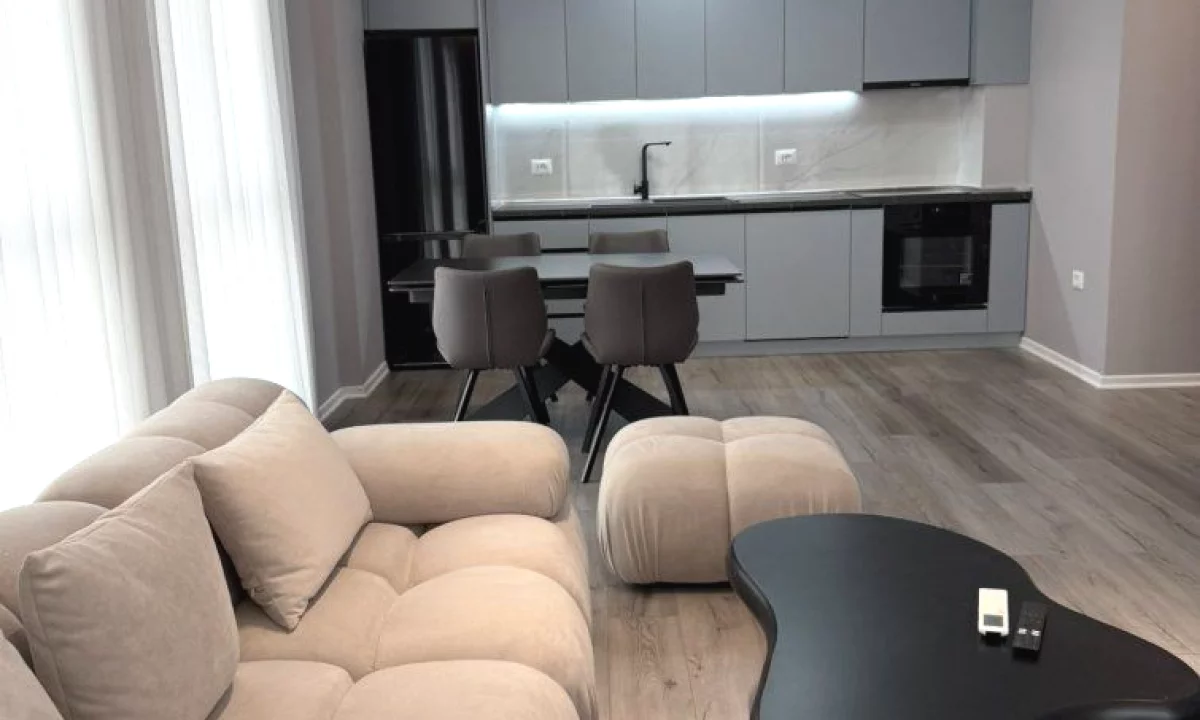 Shtepi me qera Apartament ne Tirane, 2+1, Mobilimi E mobiluar, Pagesa 930  Euro.