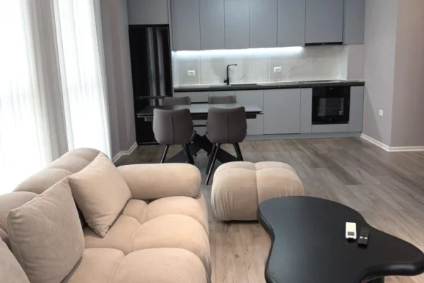 Shtepi me qera 2+1 ne Tirane - 930 Euro