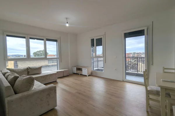 Shtepi me qera 2+1 ne Tirane - 60,000 Leke