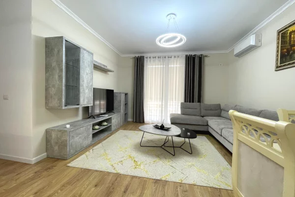 Shtepi me qera Apartament ne Tirane, 2+1, Mobilimi E mobiluar, Pagesa 800  Euro.