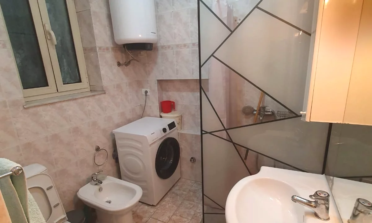 Shtepi me qera Apartament ne Tirane, 1+1, Mobilimi E mobiluar, Pagesa 500  Euro.