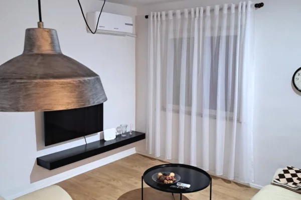 Shtepi me qera 1+1 ne Tirane - 55,000 Leke