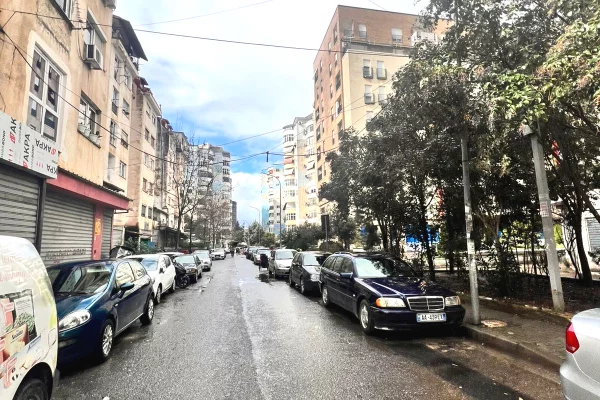 Ambient biznesi ne shitje 2+1 ne Tirane - 175,000 Euro