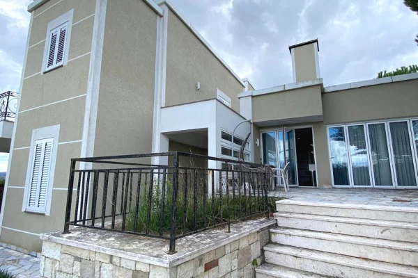 Villa di lusso in vendita a Tirana 4+1, Arredato