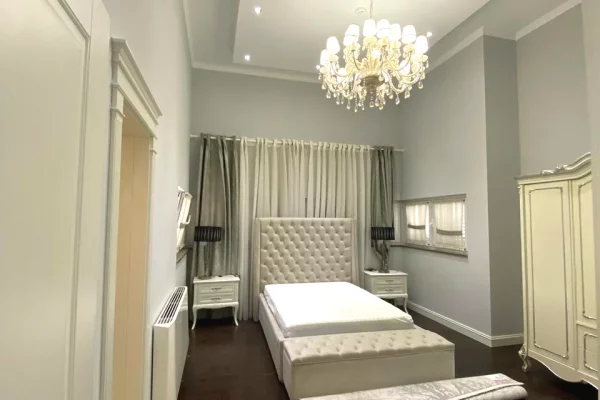 Villa di lusso in vendita a Tirana 4+1, Arredato