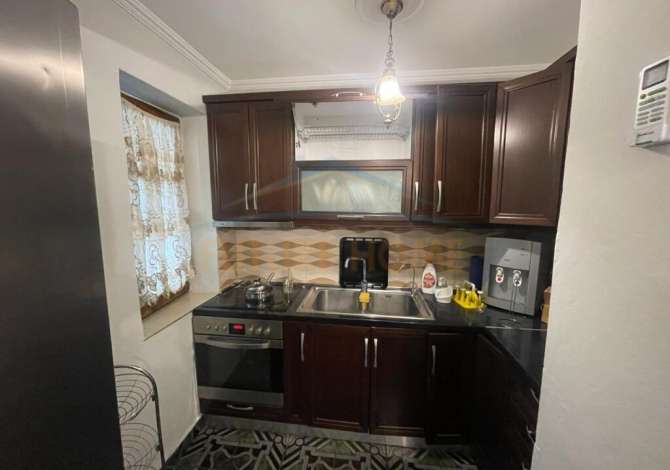 Shtepi me qera 2+1 ne Korce - 25,000 Leke