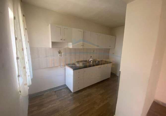 Shtepi ne shitje Apartament ne Korce, 2+1, Mobilimi Bosh, pa mobiluar, Pagesa 37,000  Euro.