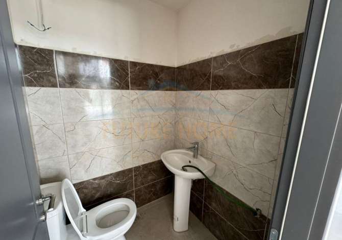 Qira, Ambient Biznesi, Lagjia 9, Korce (KO43944)