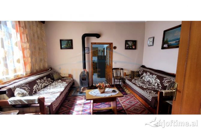 Shtepi ne shitje 2+1 ne Korce - 70,000 Euro