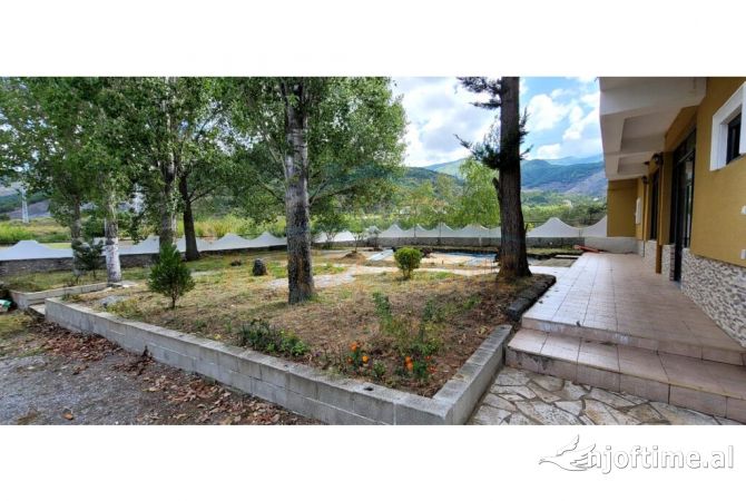 Ambient biznesi ne shitje 5+1 ne Korce - 220,000 Euro