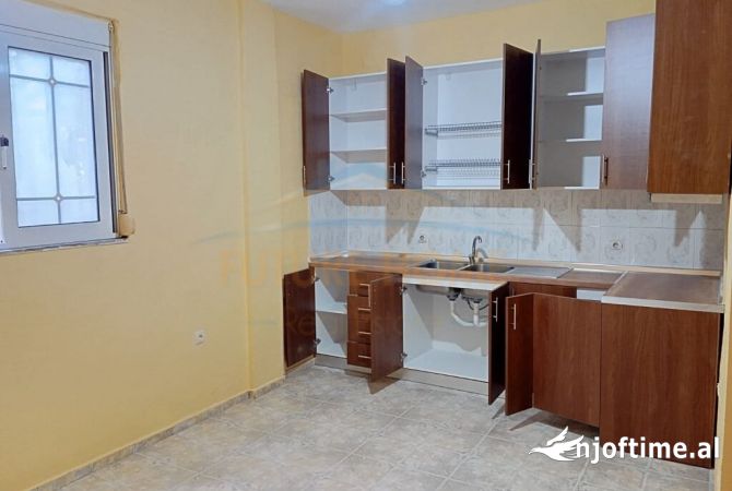 Shtepi me qera 3+1 ne Korce - 300 Euro