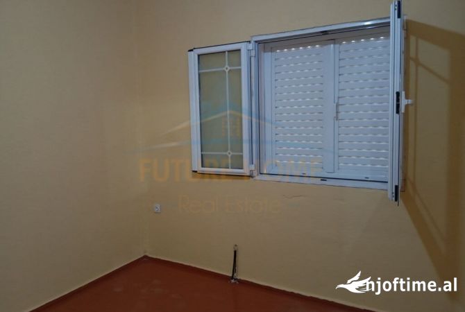 Shtepi me qera 3+1 ne Korce - 300 Euro