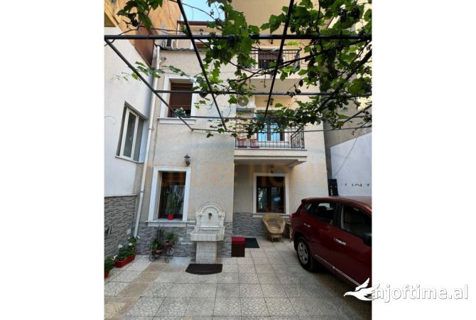 Ambient biznesi ne shitje 5+1 ne Korce - 180,000 Euro